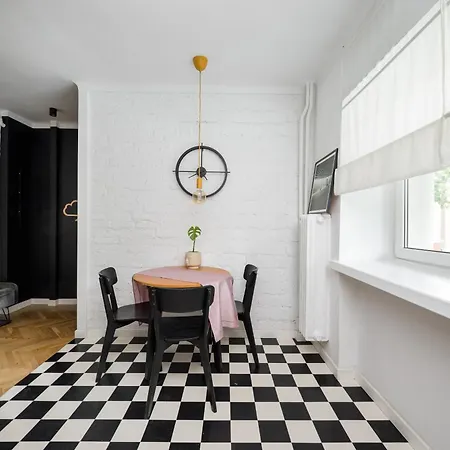 Nowolipki Bright By Bookinghost وارسو