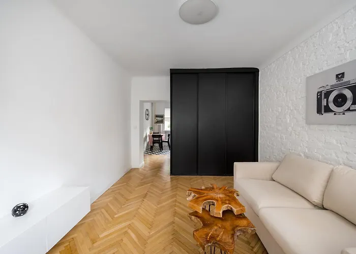 Nowolipki Bright By Bookinghost Varsó